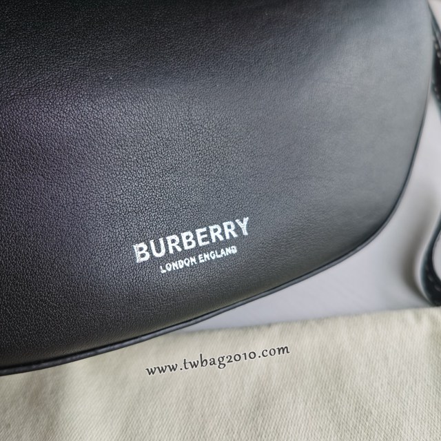 Burberry專門店新款女士肩背包 巴寶莉鞣制雙色皮革弧形小挎包 yxb1006